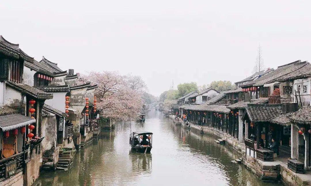 刘娘15岁靠“三寸金莲”嫁入豪门,十几年都不洗脚,丈夫却很喜欢